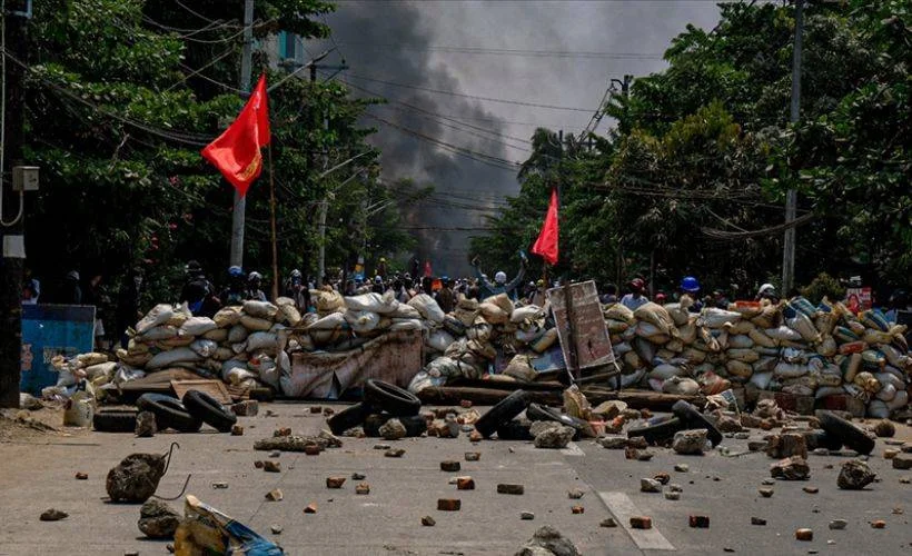 Myanmar'da ABD merkezine saldırı... Gösterilerde ölü sayısı 100'ü geçti