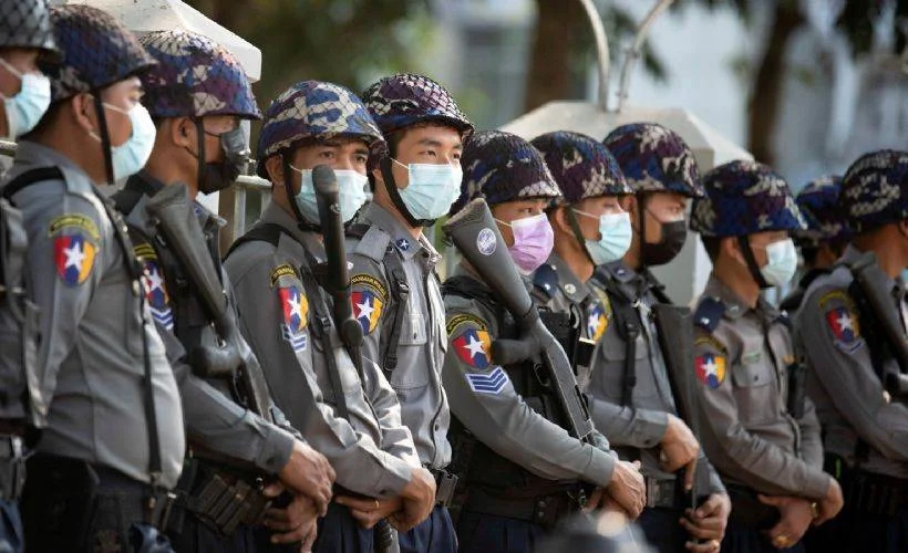 Myanmarlı protestocu: İnsanları tavuk öldürür gibi öldürüyorlar