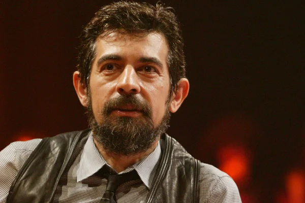 Okan Bayülgen: Bill Gates'e güvenmiyorum