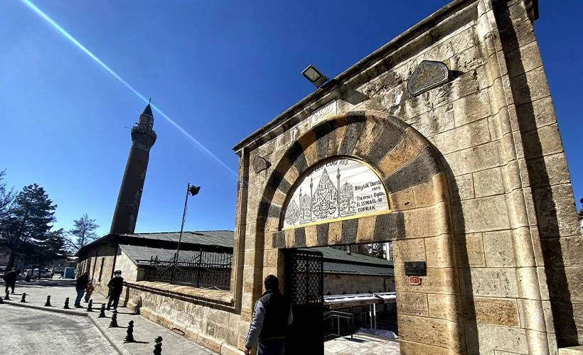 Sensörle takip edilen Ulu Cami minaresindeki eğim hareketleri durdu