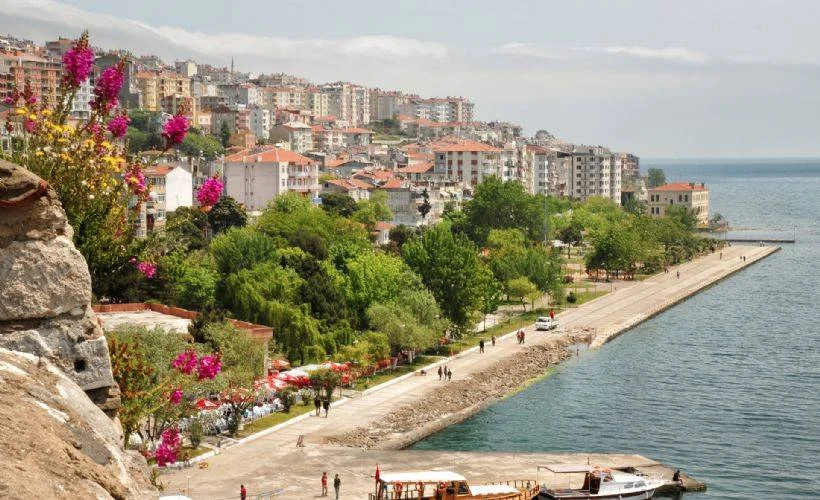 Sinop'ta 1 kişi 200 kişiye virüs bulaştırdı! 6 günde 41 ev ziyareti!