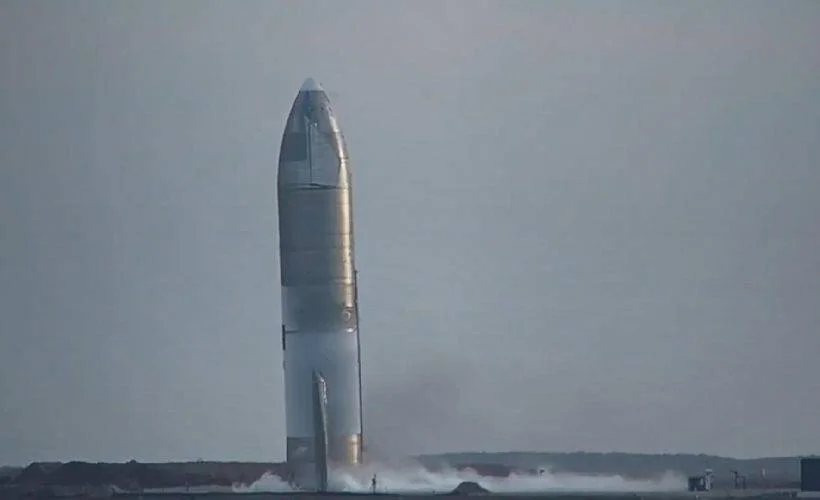 SpaceX'in uzay aracı, inişten sonra patladı