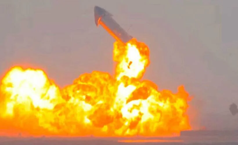 Starship'in test uçuşu yine patlamayla sonuçlandı