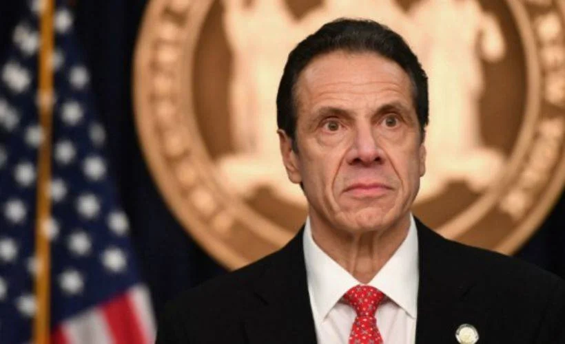 Tacizle suçlanan Vali Cuomo'ya partisinden istifa çağrısı