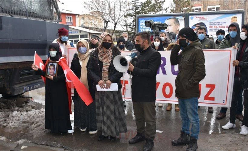 Terör mağduru aileler, HDP İl Başkanlığı önünde eylem yaptı
