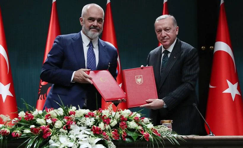 Türkçe, Arnavutluk'taki okullarda seçmeli ders olarak okutulacak