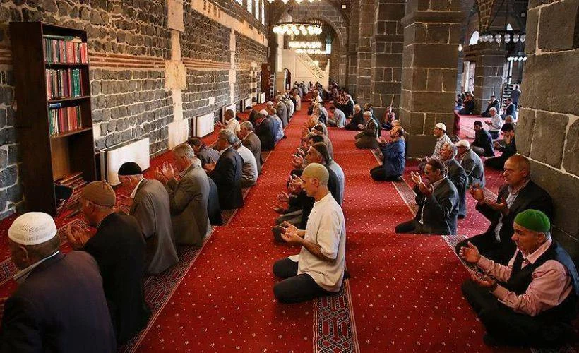 Türkiye'de Miraç Kandili gecesi