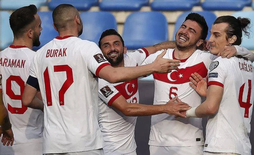 Türkiye-Letonya maçı seyircili olacak!