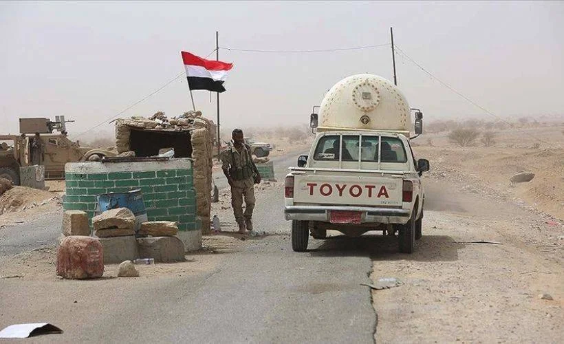 Yemen hükümetine bağlı güçler, Husilerin saldırı altında tuttuğu Marib'e destek kuvvetleri gönderdi