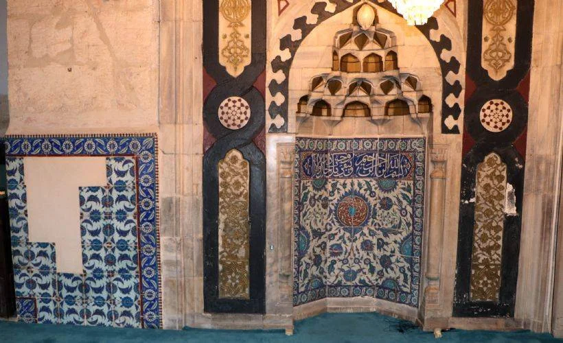 19 yıl önce soyulan caminin çinileri, Londra'da ortaya çıktı!