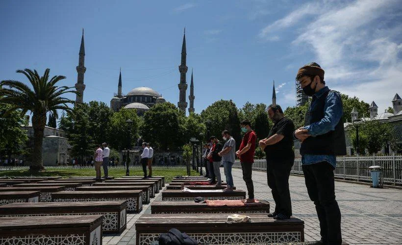 23 Nisan'da cuma namazı kılınacak mı? 23 Nisan Cuma namazı kılmak serbest mi? Camiler 23 Nisan'da açık mı?