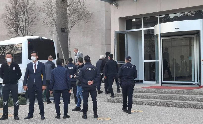 4 emekli amiral ifade vermek için Ankara Emniyet Müdürlüğünde