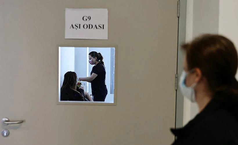 55 yaşından küçük eşlere aşı hakkı var mı? 55 yaş üstü aşılamada eşlere aşı hakkı var mı?