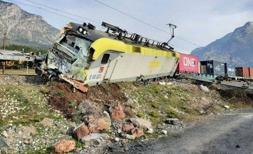 Adana'daki tren kazasının güvenlik kamerası kayıtları ortaya çıktı