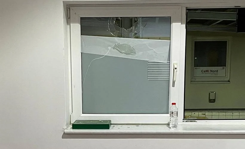 Almanya'da camiye taşlı saldırı