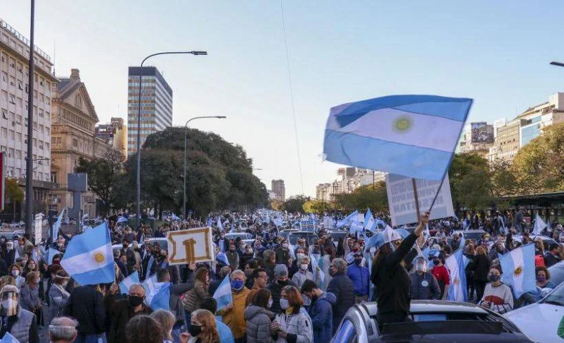 Arjantin'de yüz yüze eğitimin askıya alınması protesto edildi