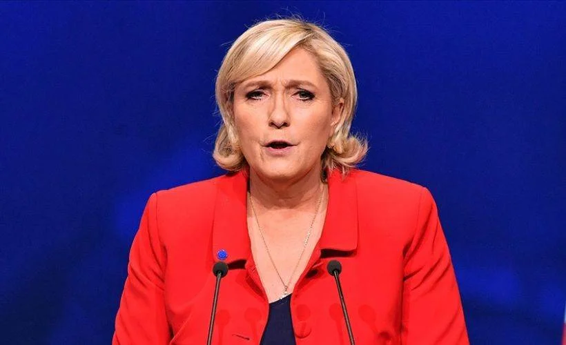 Aşırı sağcı Le Pen, Macron'u e-bildiriyle uyaran askerleri safına davet etti