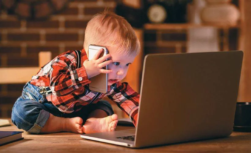 Aşırı telefon/bilgisayar kullanan çocuklarda göz kayması arttı