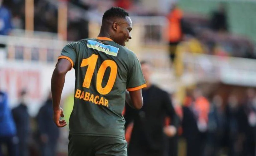 Babacar kimdir? Khouma Babacar nereli kaç yaşında? Babacar hangi mevkide oynuyor?
