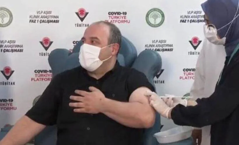 Bakan Varank yerli aşı oldu