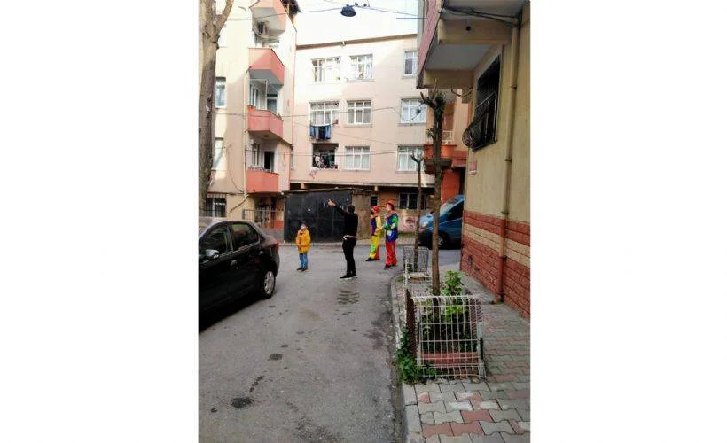 Balkondan yarışıp kazandılar