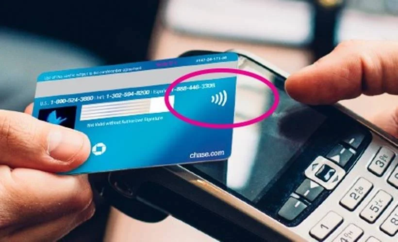 Banka kartlarıyla 'yakın temas'