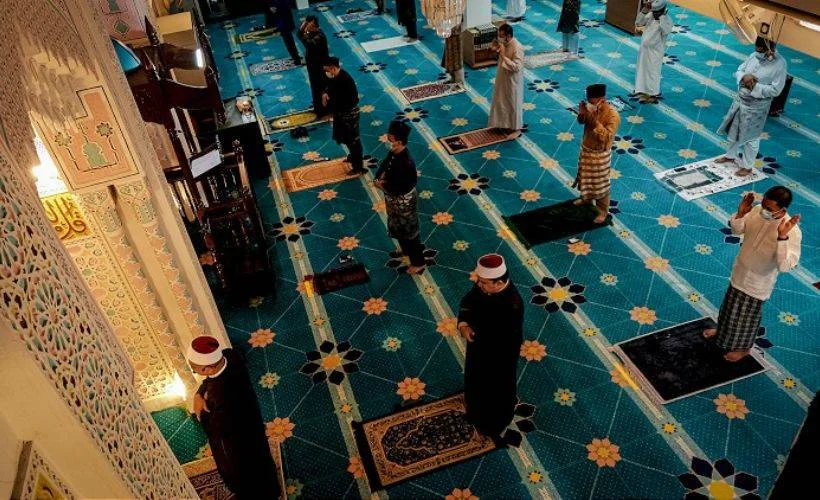 Camilerde bayram namazı kılınacak mı? Bayram namazı evde mi kılınacak?