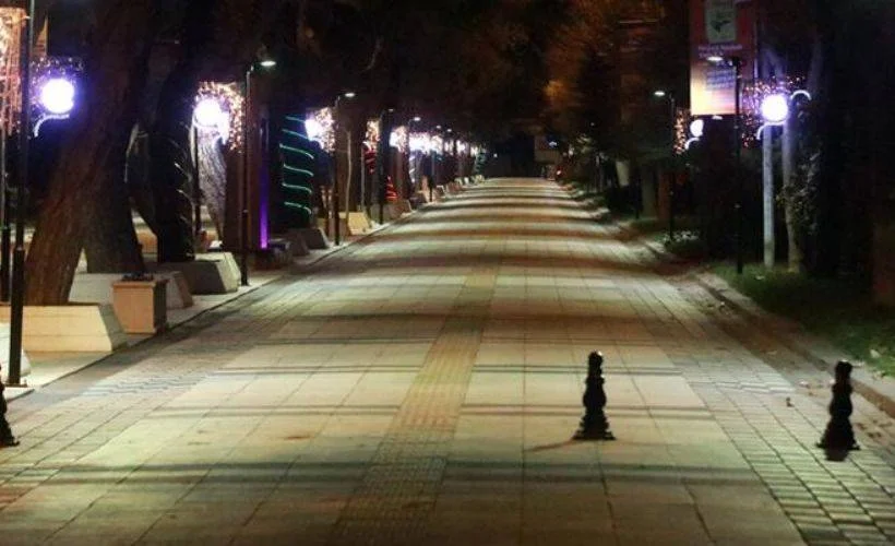 'Çok yüksek' riskli 58 ilde sokağa çıkma kısıtlaması başladı