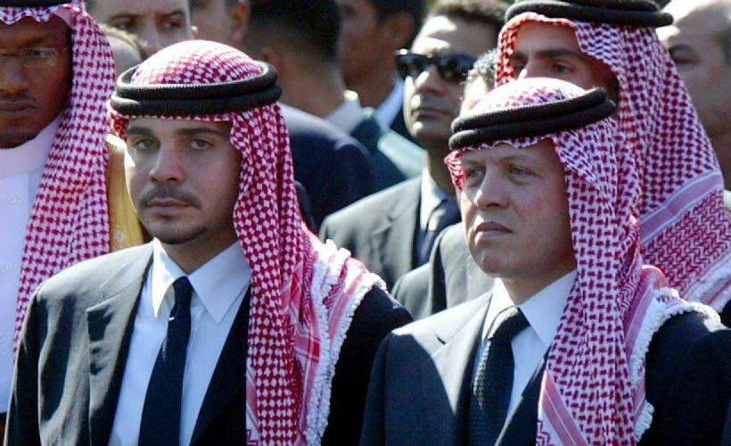 'Darbe girişimi' ile suçlanan Prens Hamza ilk kez Kral Abdullah'la birlikte görüldü