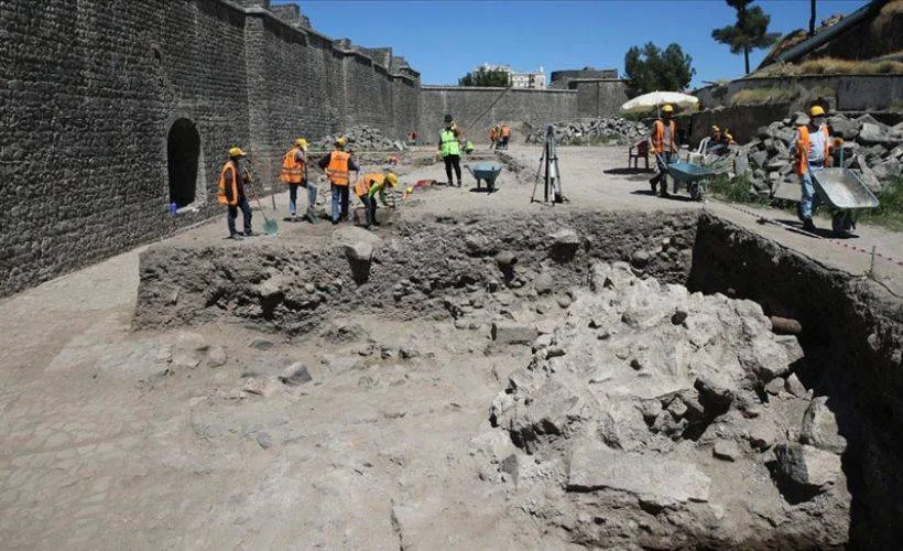 Diyarbakır'ın yarım asırdır kapalı olan tarihi 'Fetih Kapısı' açıldı