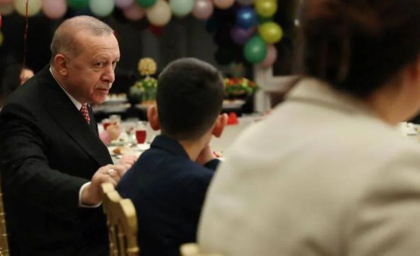 Erdoğan Huber Köşkü'nde çocuklarla iftar yaptı