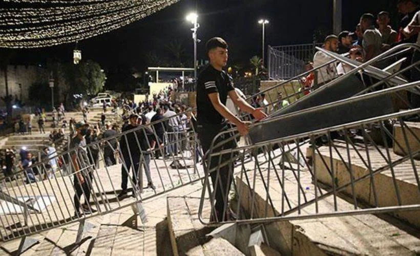 Filistinliler Şam Kapısı'ndaki barikatları kaldırdı