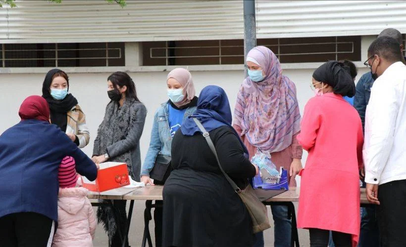 Fransa'da Müslüman öğrenciler ramazanın bereketini arkadaşlarıyla paylaşıyor