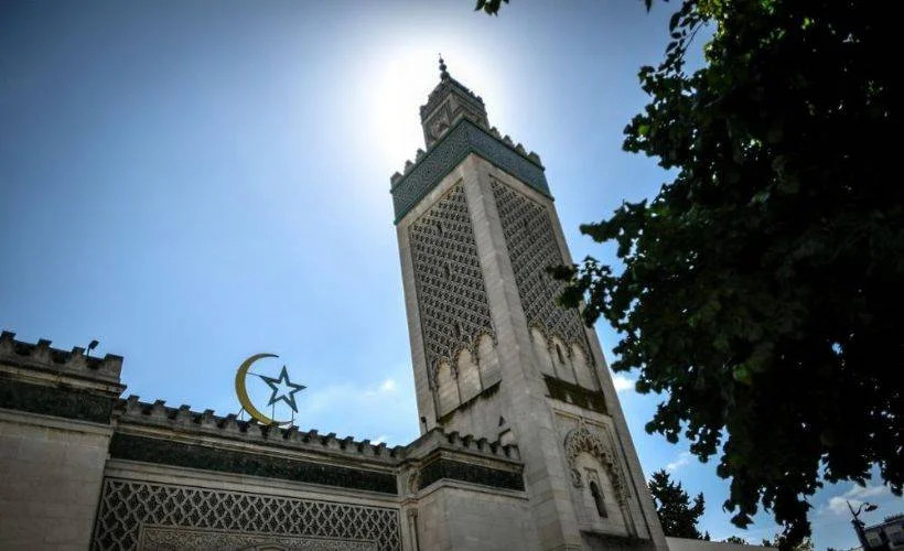 Fransa'nın Rennes kentinde cami duvarına İslam karşıtı yazılar yazıldı