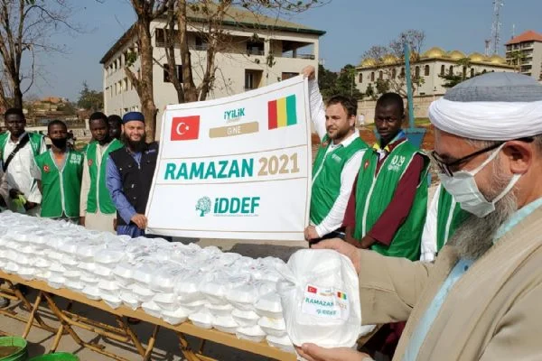 Gine'de Ramazan'ın Bereket ve Heyecanı Yaşanıyor
