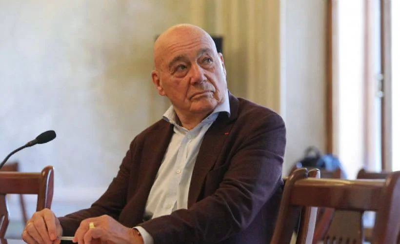 Gürcistan'da Rus gazeteciyi protesto eden göstericilerle polis arasında arbede