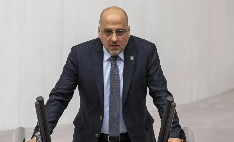 HDP'den istifa eden Ahmet Şık yeni bir partiye katıldı