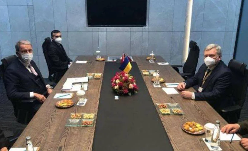 Hulusi Akar, Ukraynalı mevkidaşı Taran ile görüştü