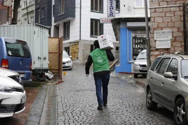 İstanbul'da binlerce aileye kumanya dağıtımı