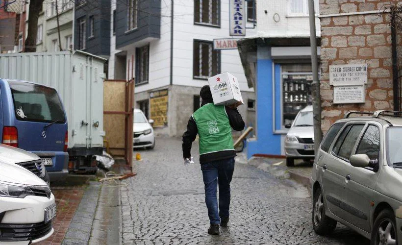 İstanbul'da binlerce aileye kumanya dağıtımı