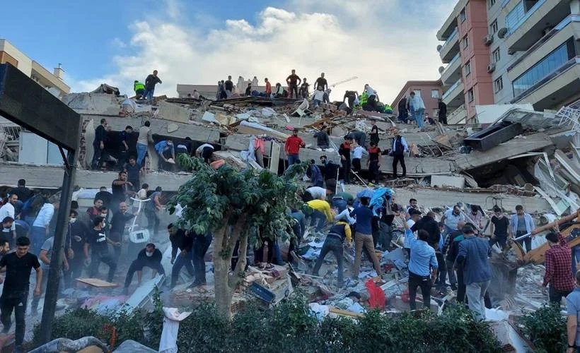 İzmir'deki depremde yıkılan binalarla ilgili 22 gözaltı kararı