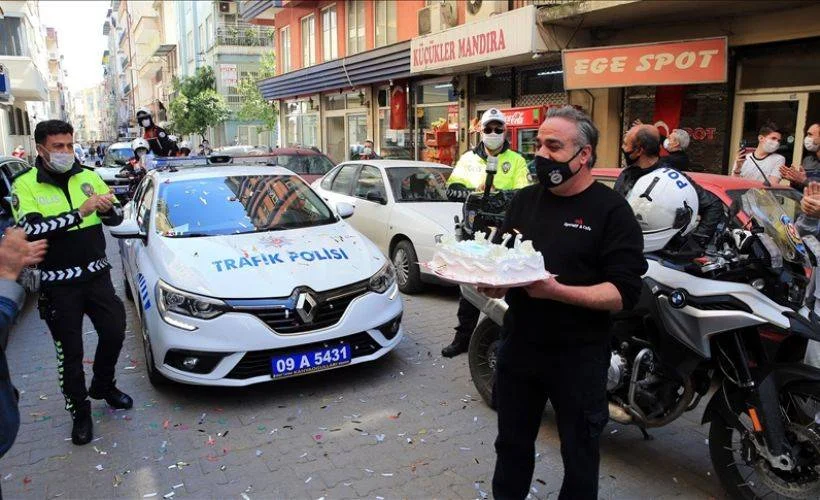 Kavga ihbarı yapan esnaf, gelen polislere sürpriz yaptı