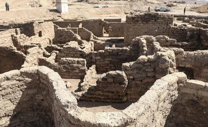 Mısır'da keşfedilen 3 bin yıllık antik kent dünyaya tanıtıldı