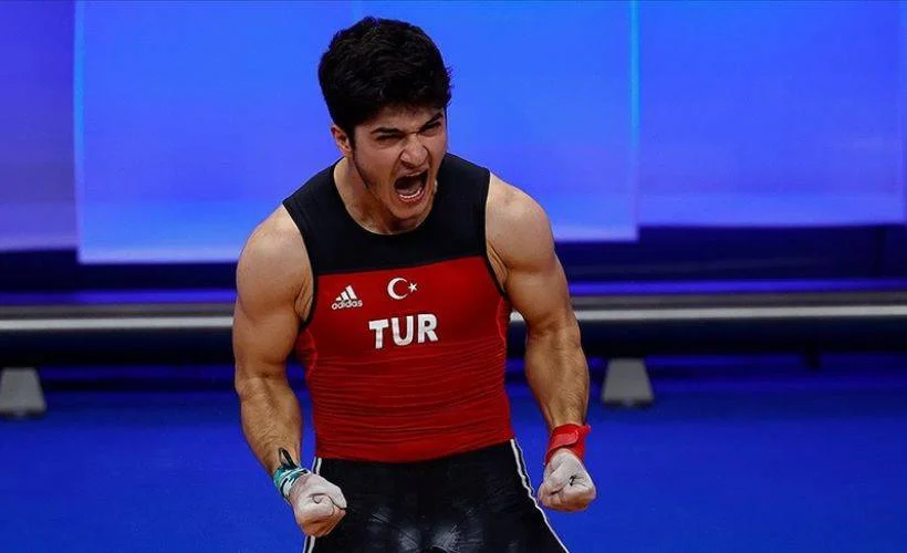 Muhammed Furkan Özbek halterde Avrupa şampiyonu!