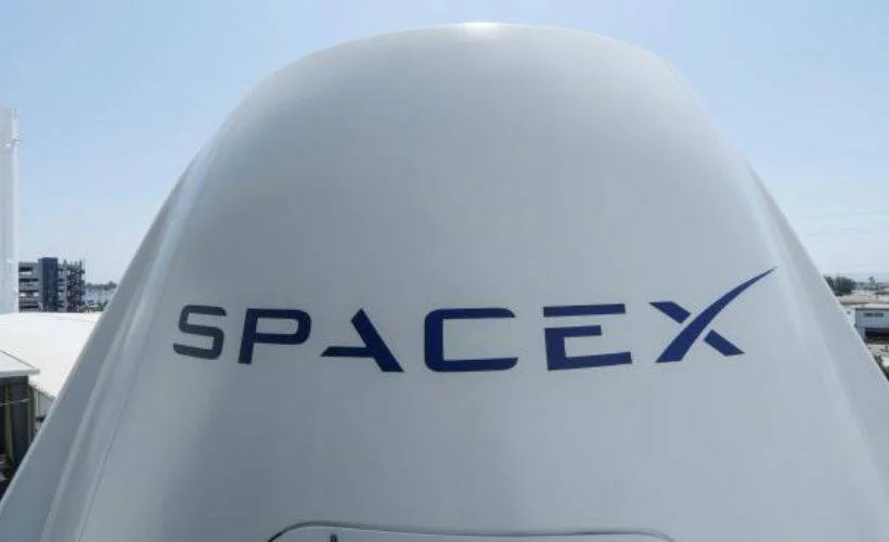NASA, Ay'a inecek kapsülün inşası için SpaceX'i seçti