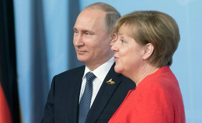Putin ve Merkel'den Ukrayna görüşmesi