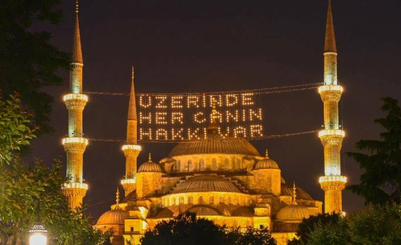 Sahurda ezan okunurken su içilir mi? Sahurda ezan okunurken yemek yenir mi?