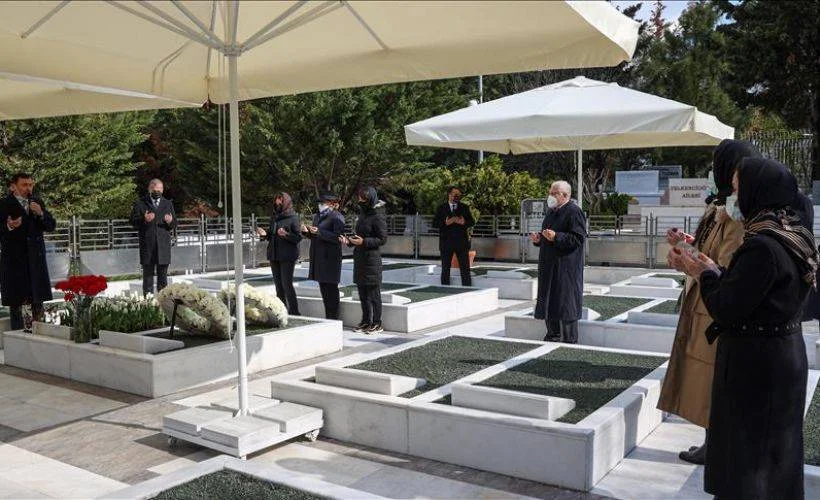 Sakıp Sabancı kabri başında anıldı