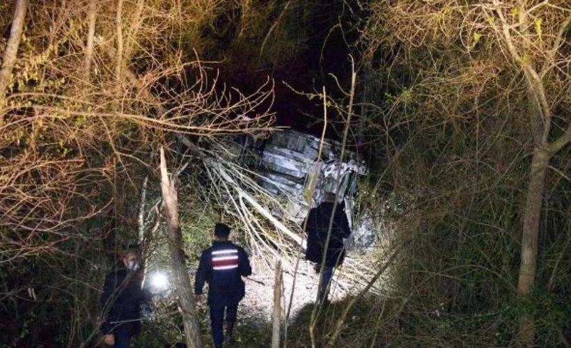 Samsun'da şarampole yuvarlanan otomobil alev aldı: 2 kişi öldü