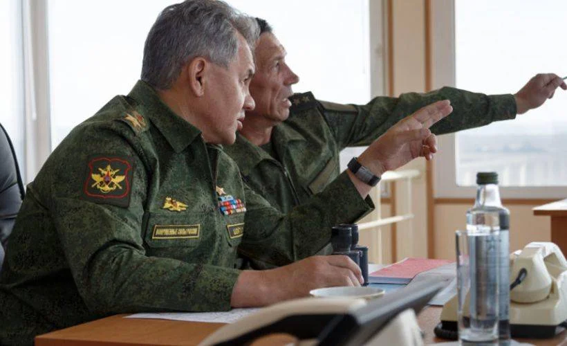 Şoygu'dan Rus ordusuna emir: Olumsuz gelişmelere derhal müdahale etmeye hazır olun